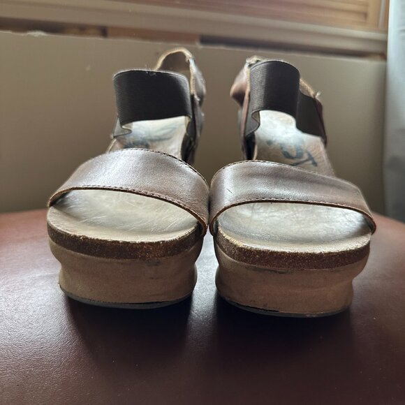 OTBT Bushnell Wedges | metallic zinc leather | 10 | gray brown heels - Picture 2 of 7